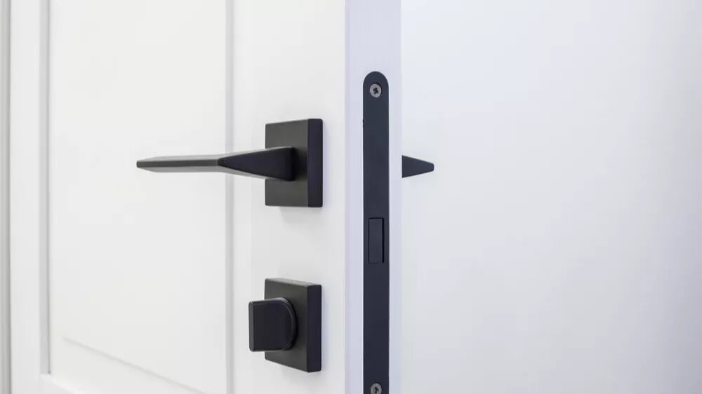 Zwart deurbeslag kopen|Zwart deurbeslag|Zwart deurbeslag kopen|Deurbeslag voor dieren|Deurbeslag in natte ruimtes