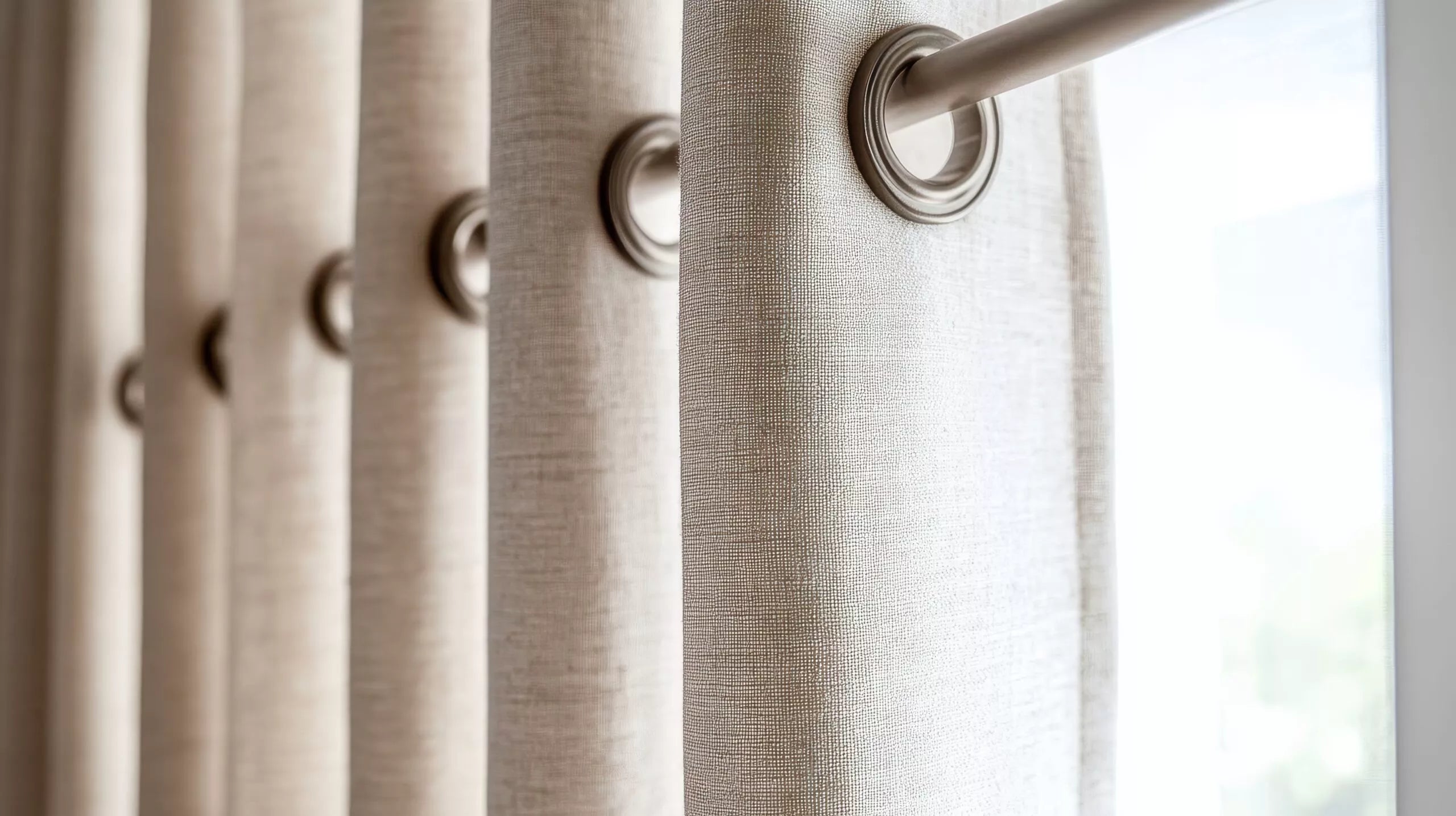 Gordijnroedes en schuifdeurbeslag combineren: zo doe je dat