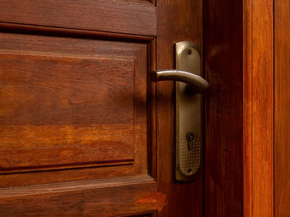 nieuw deurbeslag installeren