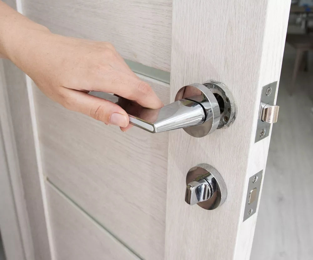 DIY Zelf Deurbeslag vervangen, Deurbeslag, Deur openen, Deur handvat|Deurbeslag vervangen DIY