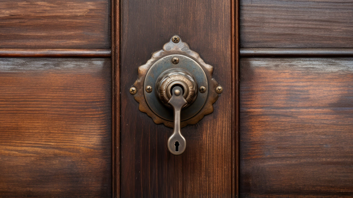 Antiek deurbeslag onderhouden