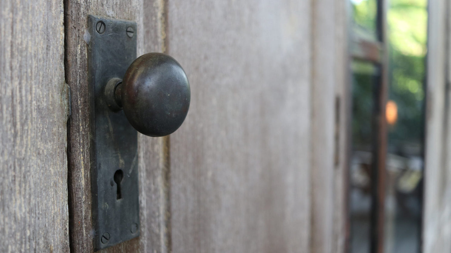 De invloed van deurbeslag op de akoestiek van je woning