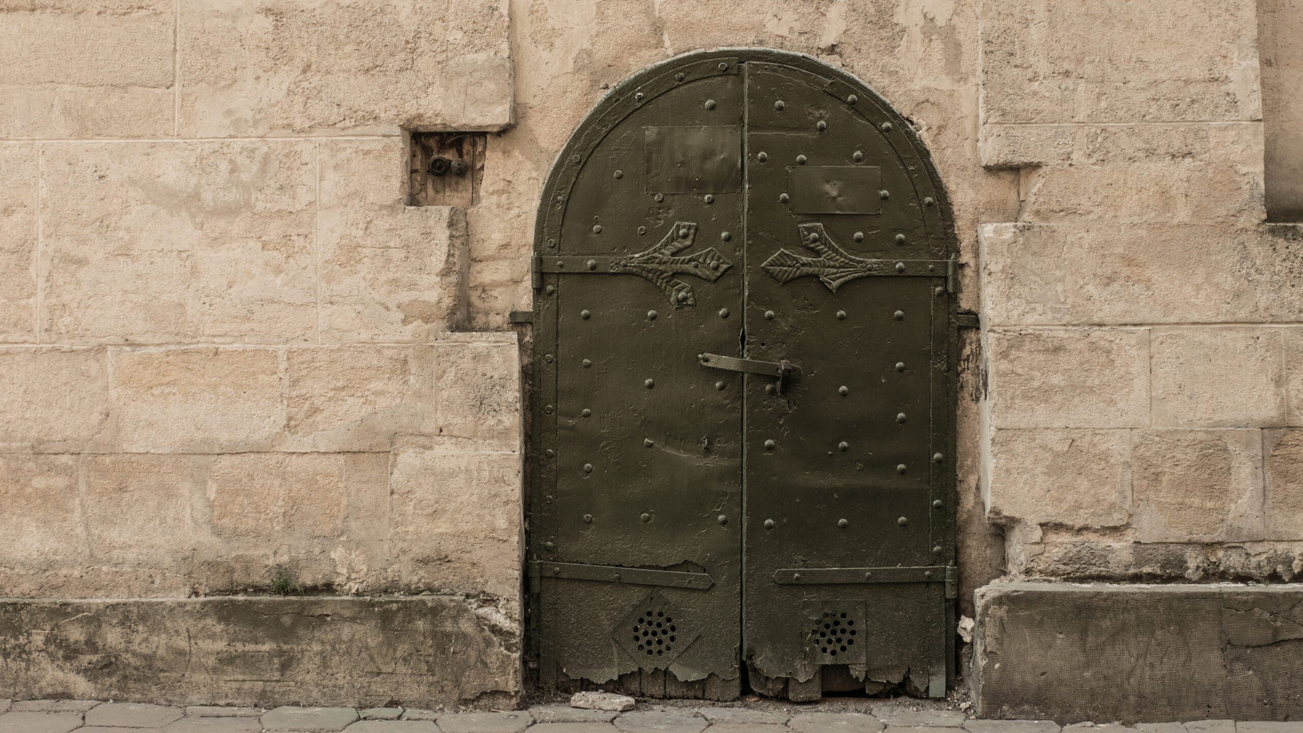 De beste oplossingen voor deurbeslag op zware deuren