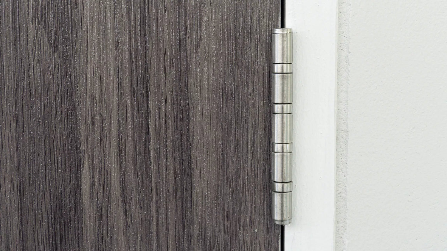 Juiste scharnier kiezen: Scharnier voor zware versus lichte deuren