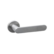 Intersteel deurkruk Sora Basic op verdekt rozet Ø53x10 mm in RVS geborsteld - vooraanzicht