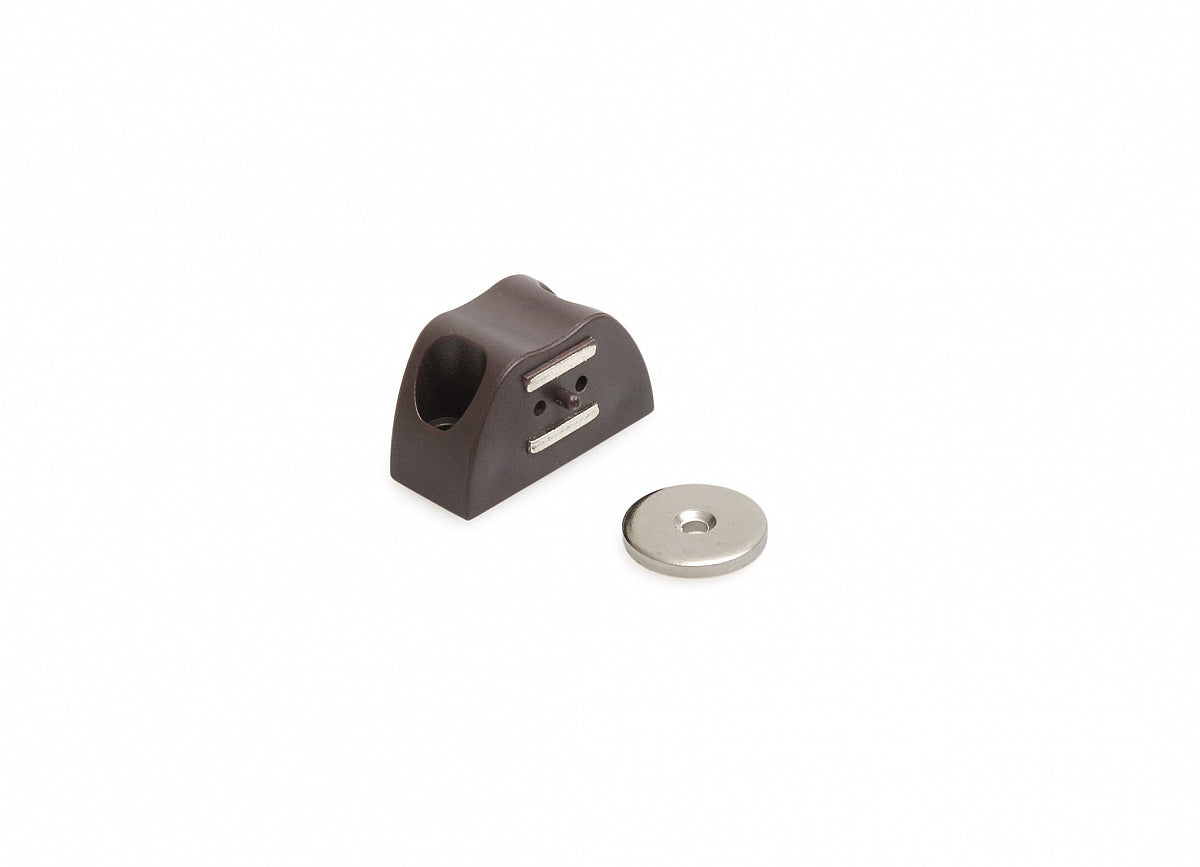 Dulimex DX magneetsnapper hoekmodel MC 94A3B in bruin met rond metalen sluitplaatje, vooraanzicht