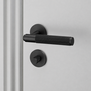 buster + punch cross | deurkruk met wc-/thumbturnslot (38mm) | black
