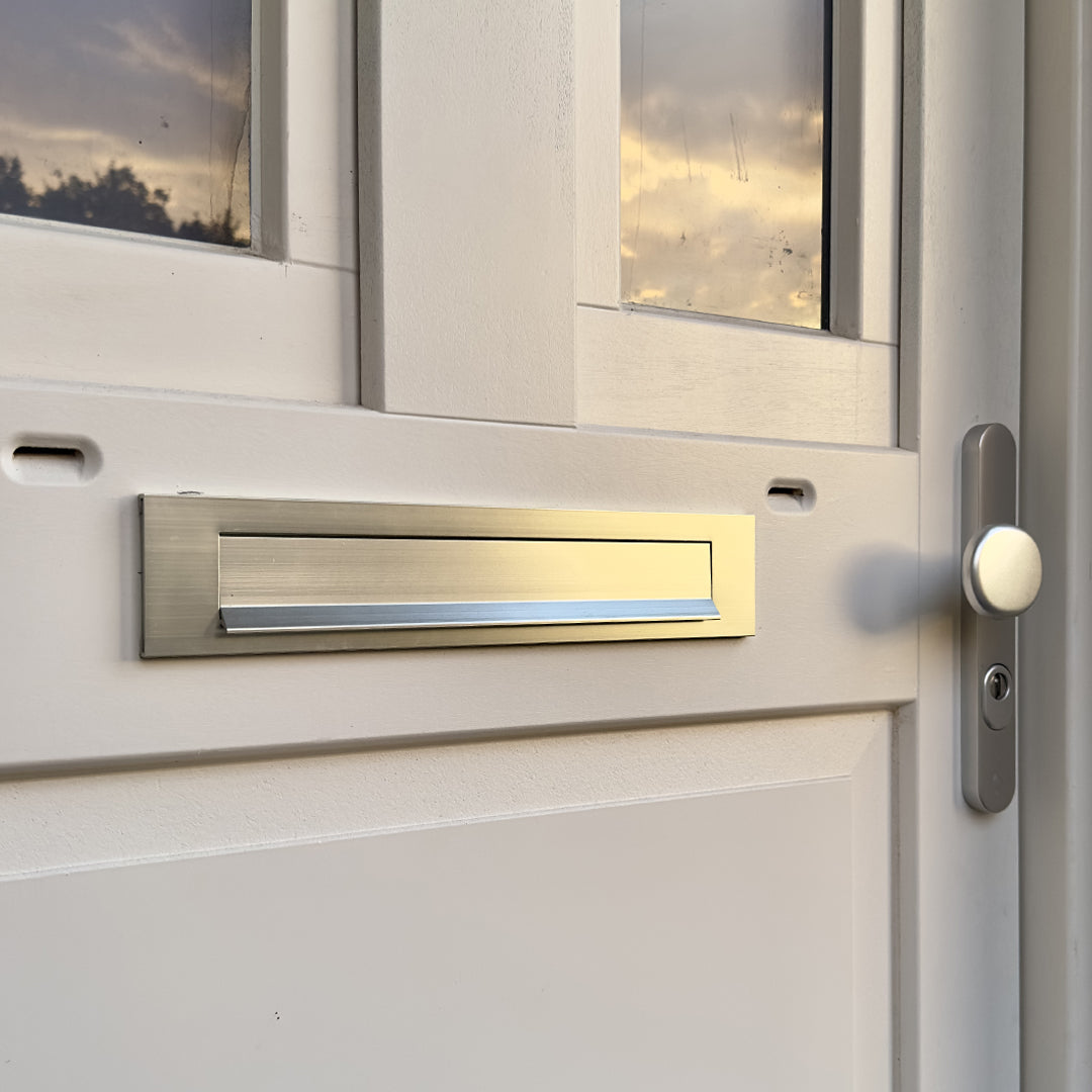 AXA Brievenbus Briefplaat met grote inwerp-opening Aluminium 325 x 67 mm - Deurbeslag-expert