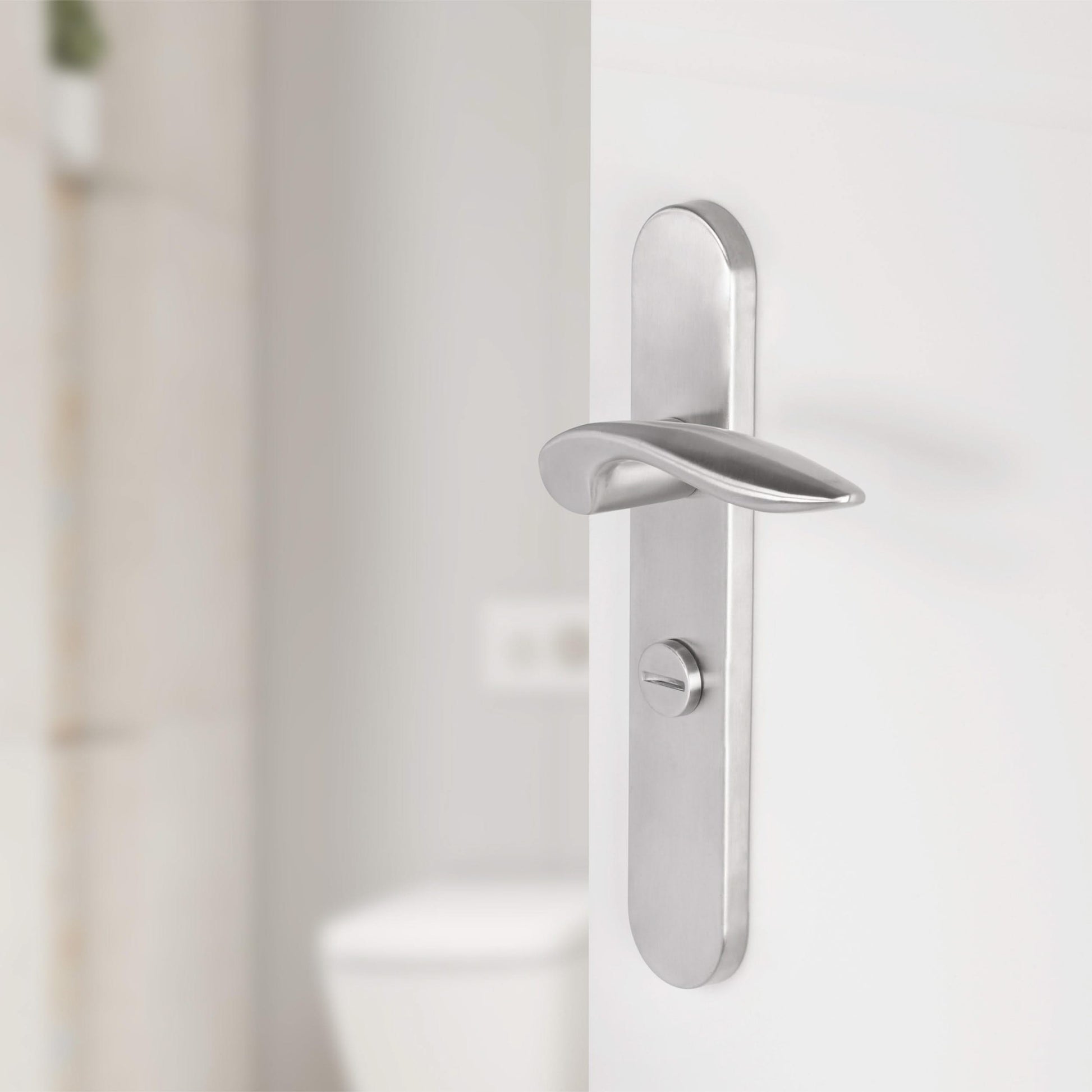 Differnz | Groningen deurkruk | ovaal schild | WC 63 mm | mat chroom - Deurbeslag-expert