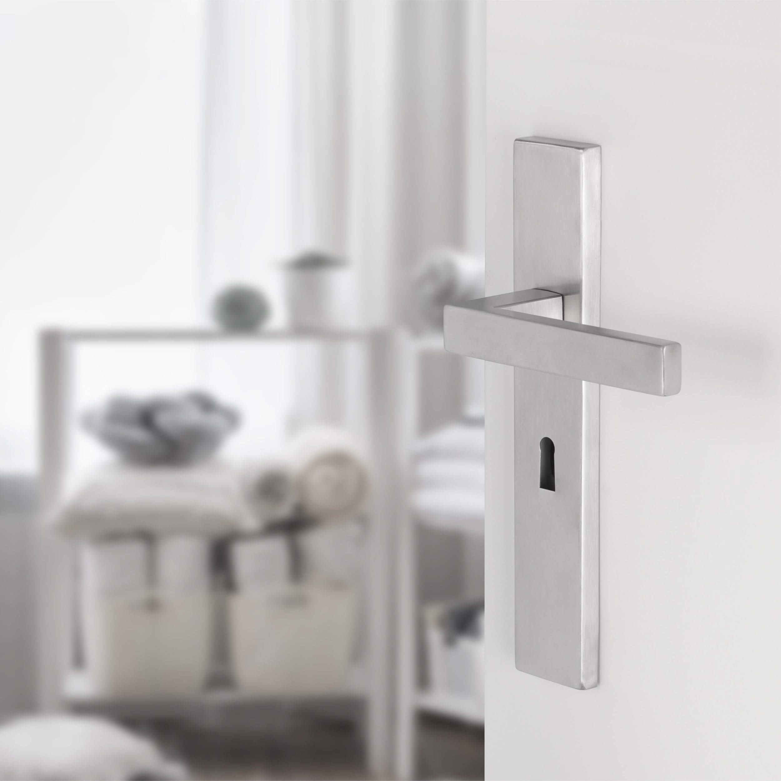 Differnz | Tilburg deurkruk | vierkant schild | sleutel 56 mm | mat chroom