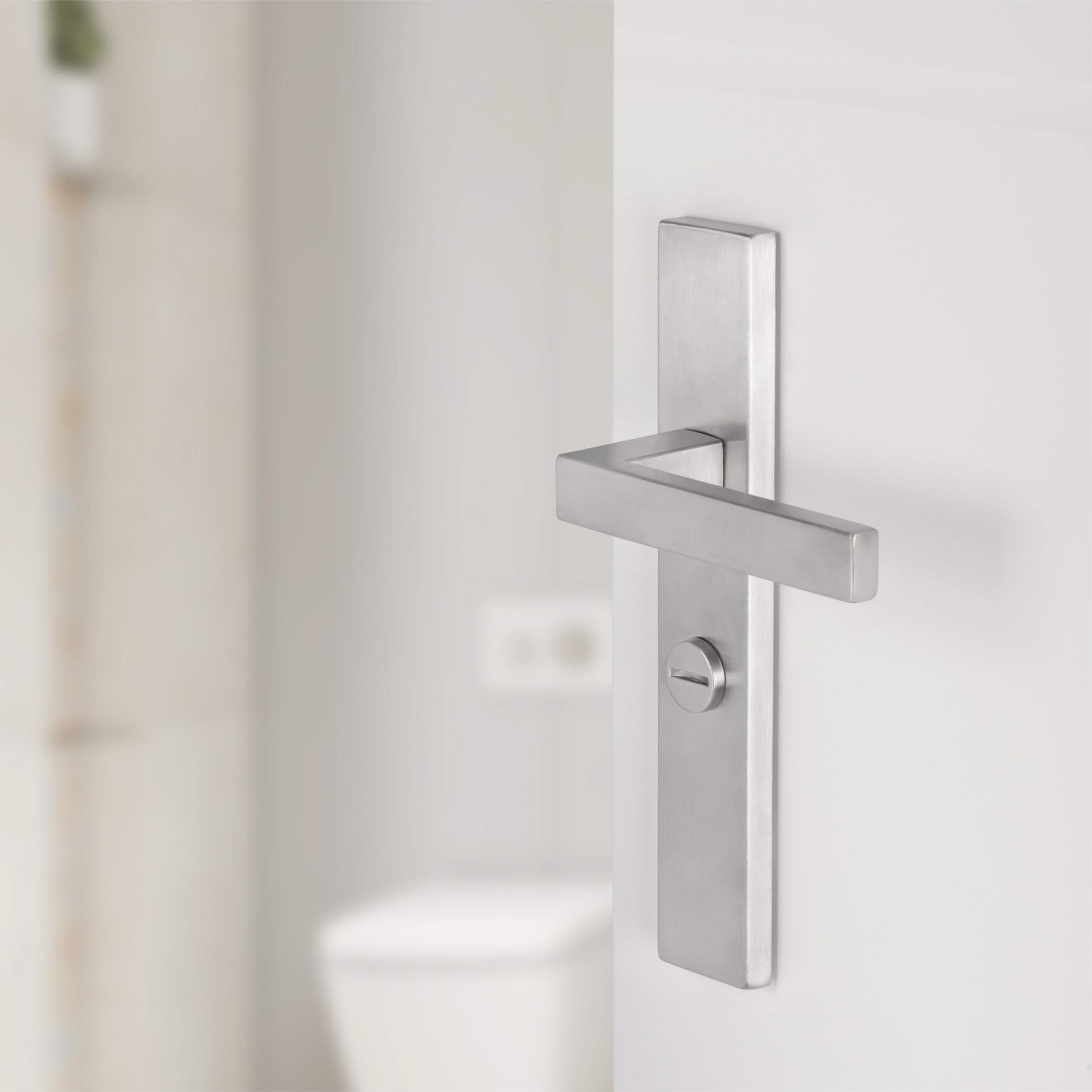 Differnz | Tilburg deurkruk | vierkant schild | WC 63 mm | mat chroom