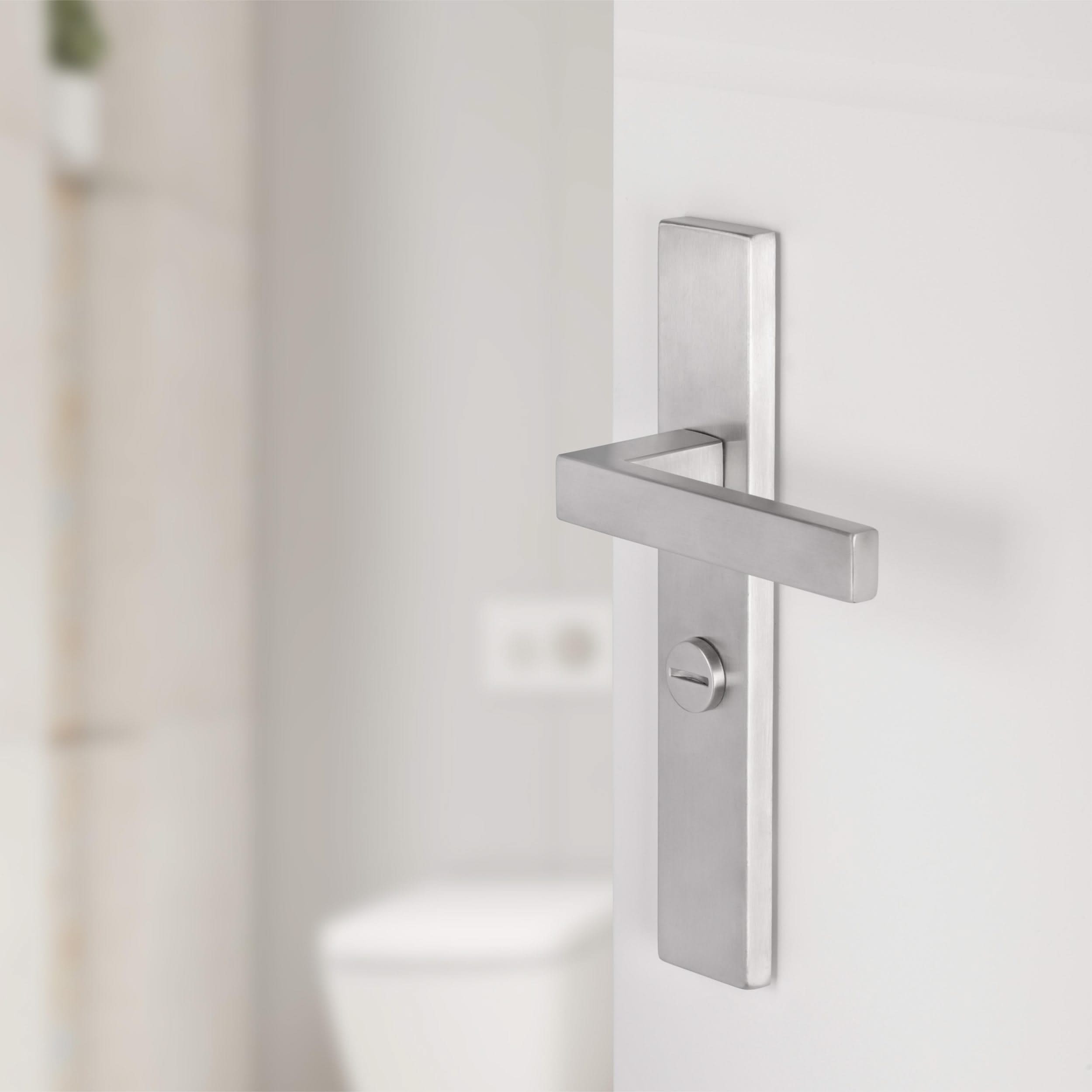 Differnz | Tilburg deurkruk | vierkant schild | WC 63 mm | mat chroom