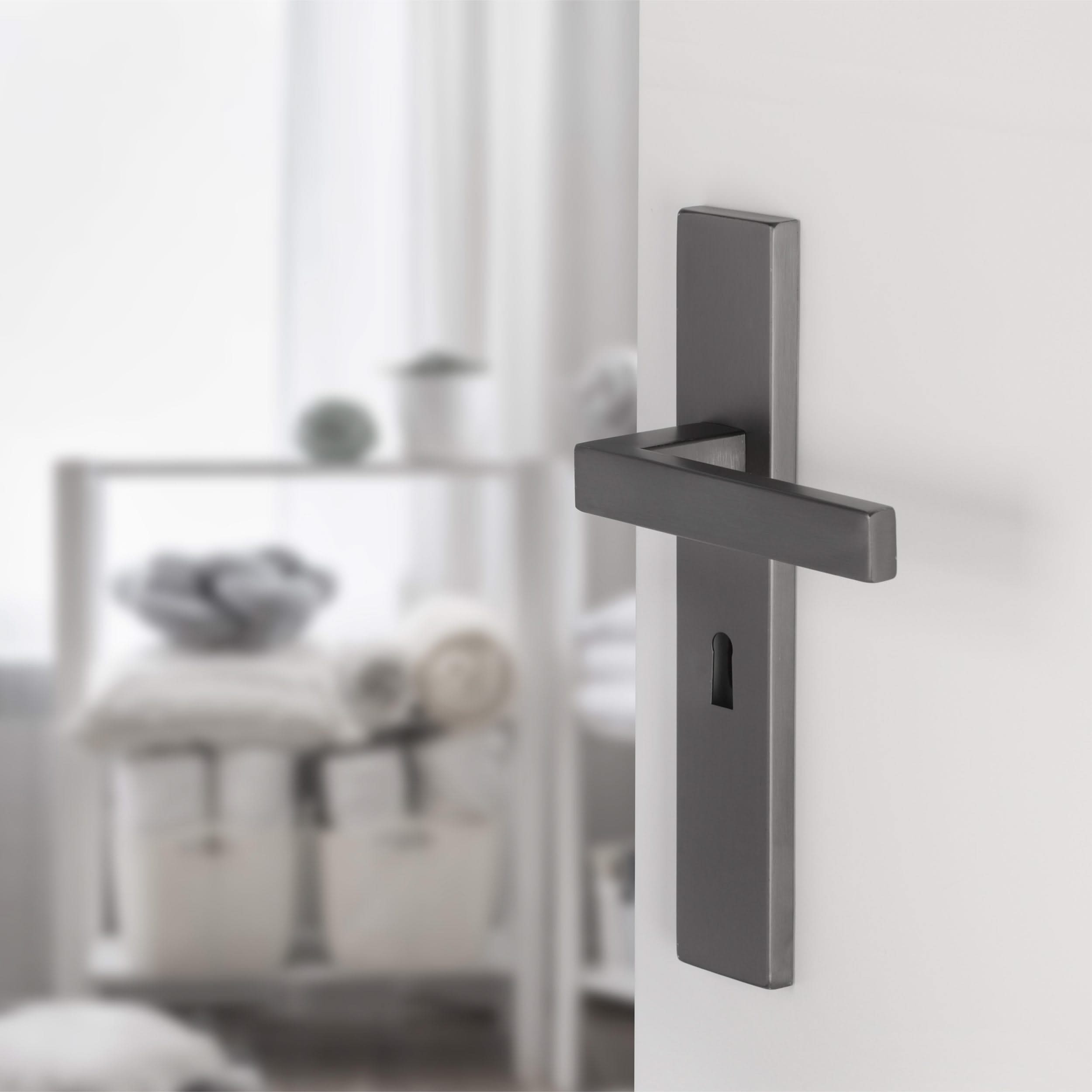 Differnz | Tilburg deurkruk | vierkant schild | sleutel 56 mm | gun metal