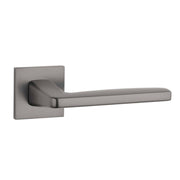 Aprile | Deurkruk Erba | op vierkant rozet | Gunmetal - Deurbeslag-expert