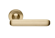 DND deurkruk Zeppelin RR FI in Warm Goud PVD op rond rozet - detail