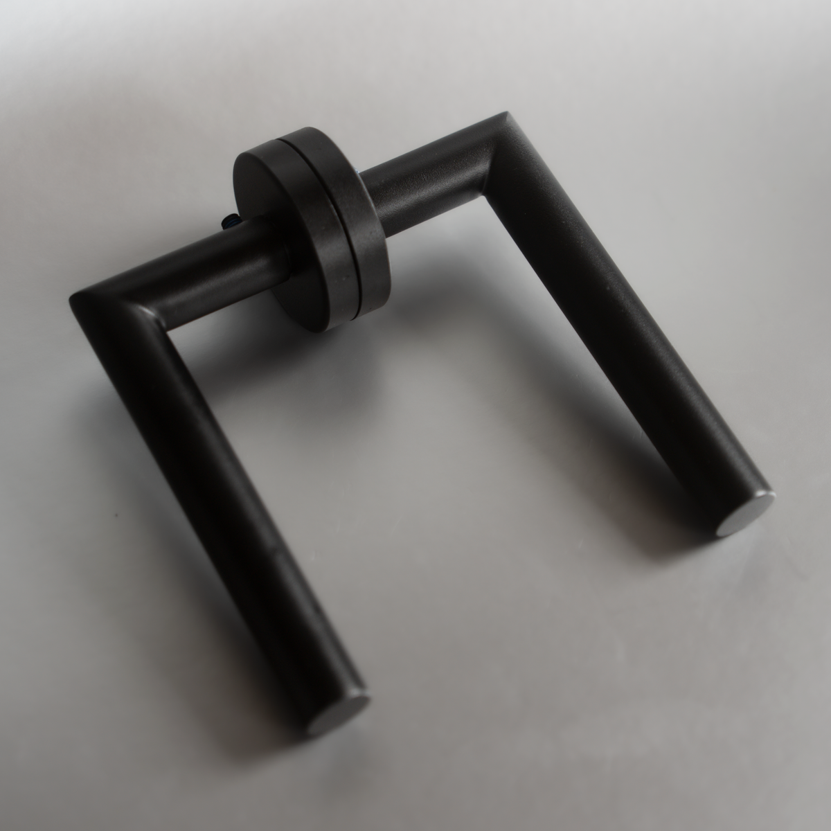 Intersteel Achterdeurbeslag Deurkruk Jura op massieve rozet ø53x10 mm mat zwart