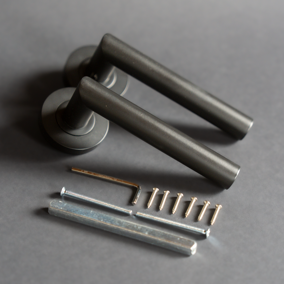 Intersteel Deurkruk Hoek 90° op rozet ¸53x8 mm antraciet grijs