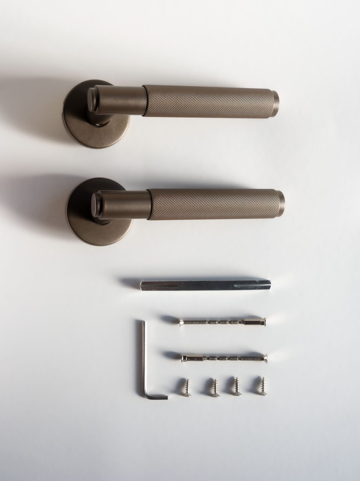 Deurkruk Formani | BASICS | LB5-22 | ronde rozet | Brons