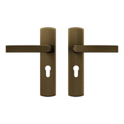 AXA Binnendeurbeslag Curve Klik kruk PC55 Brons – Deurkruk op schild PC55 Brons