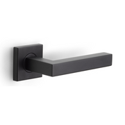 Formani | Deurkruk BASIC BSQ1-G op vierkant rozet | Zwart mat