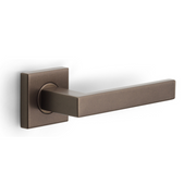 Formani | Deurkruk BASIC BSQ2-G op vierkant rozet | Brons