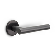Formani | Deurkruk BASIC LB7-19 op ronde rozet | PVD Gunmetal