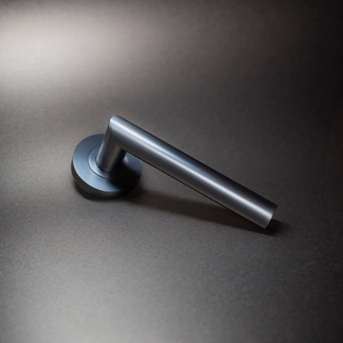 Intersteel deurkruk Q 01 op rozet 52x6mm pvd antraciet