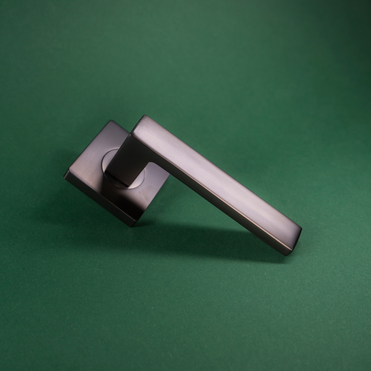 Intersteel Deurkruk Hera op vierkant rozet antraciet grijs