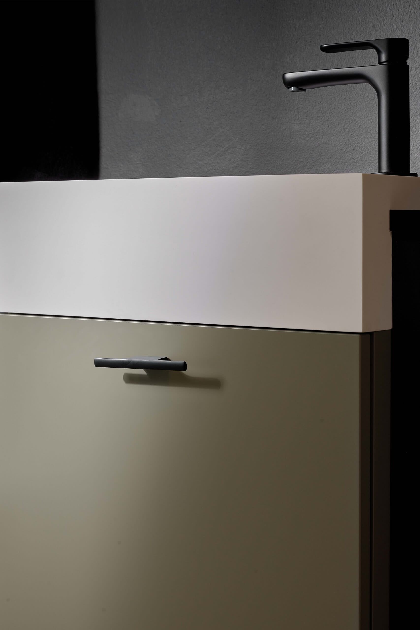 Tau 446320126 76 01 scaled