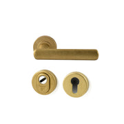 Hardbrass Roestvrijstalen Achterdeurset Shadow SKG3 met kerntrekbeveiliging - Messing Getrommeld - Deurbeslag-expert