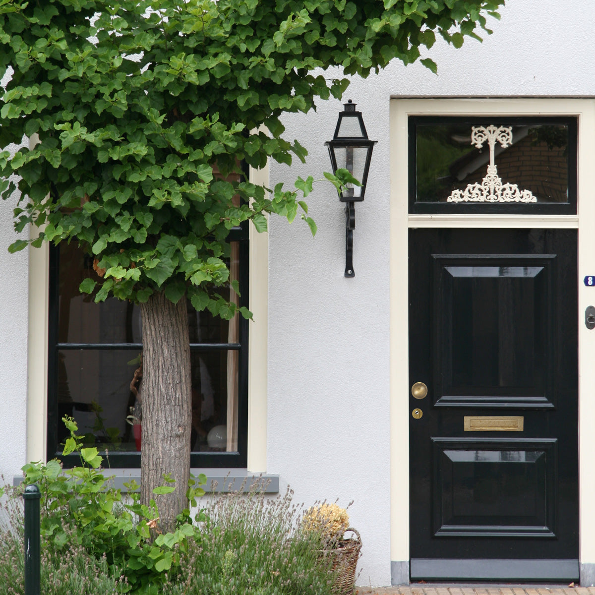 Hardbrass Voordeurset Rond met Briefplaat en Tochtwering Rechts SKG3 | Messing Getrommeld - Deurbeslag-expert
