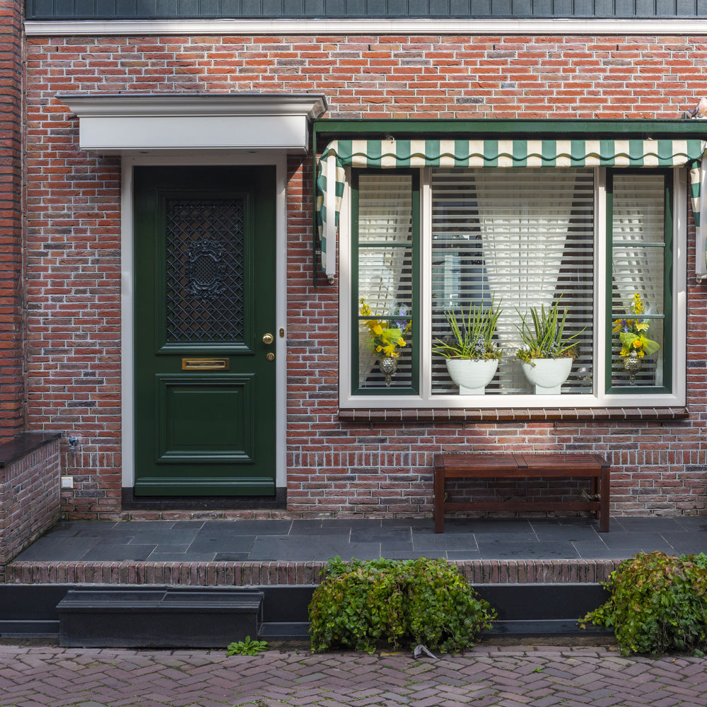 Hardbrass Voordeurset Rond met Briefplaat en Tochtwering Rechts SKG3 | PVD Messing - Deurbeslag-expert