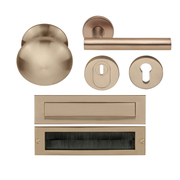 Formani | Complete Voordeurset | knop/kruk | Licht Brons PVD LB18H | SKG3 - Deurbeslag-expert