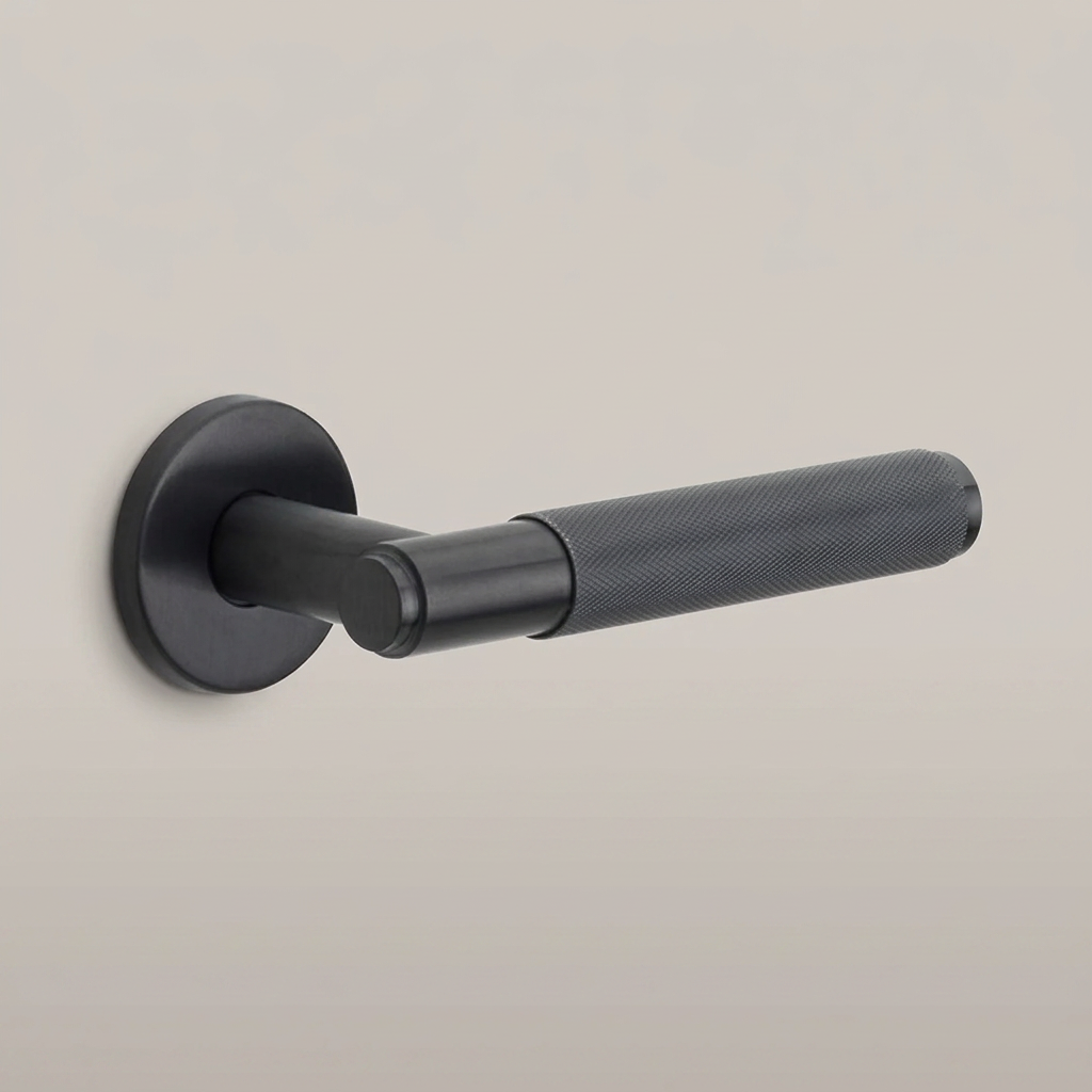 Deurkruk Formani | BASICS | LB5-22 | ronde rozet | PVD Gunmetal - Deurbeslag-expert