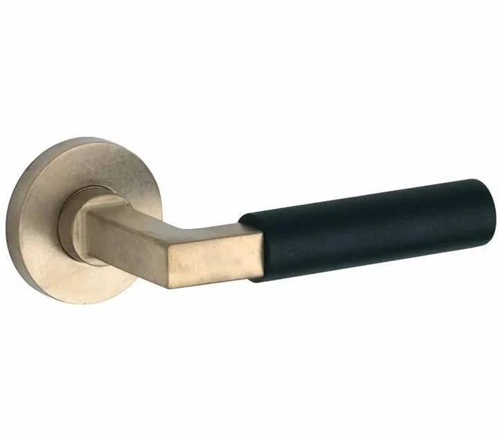 Artitec Deurkruk op rond rozet Bauhaus ebben/vivo Messing Ongelakt - Deurbeslag-expert