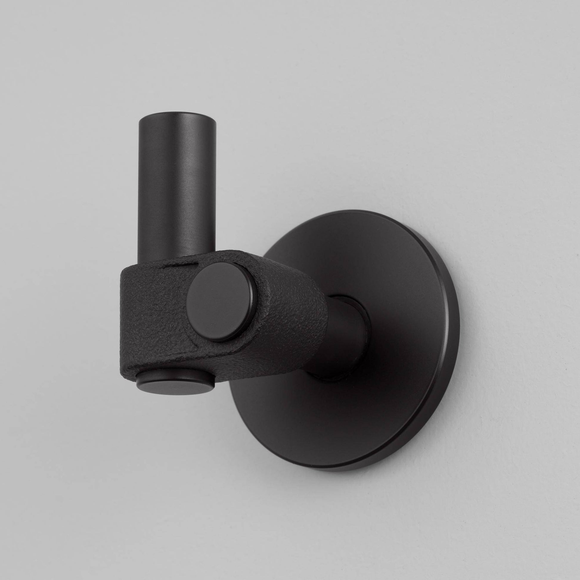 buster + punch cast | haak | welders black