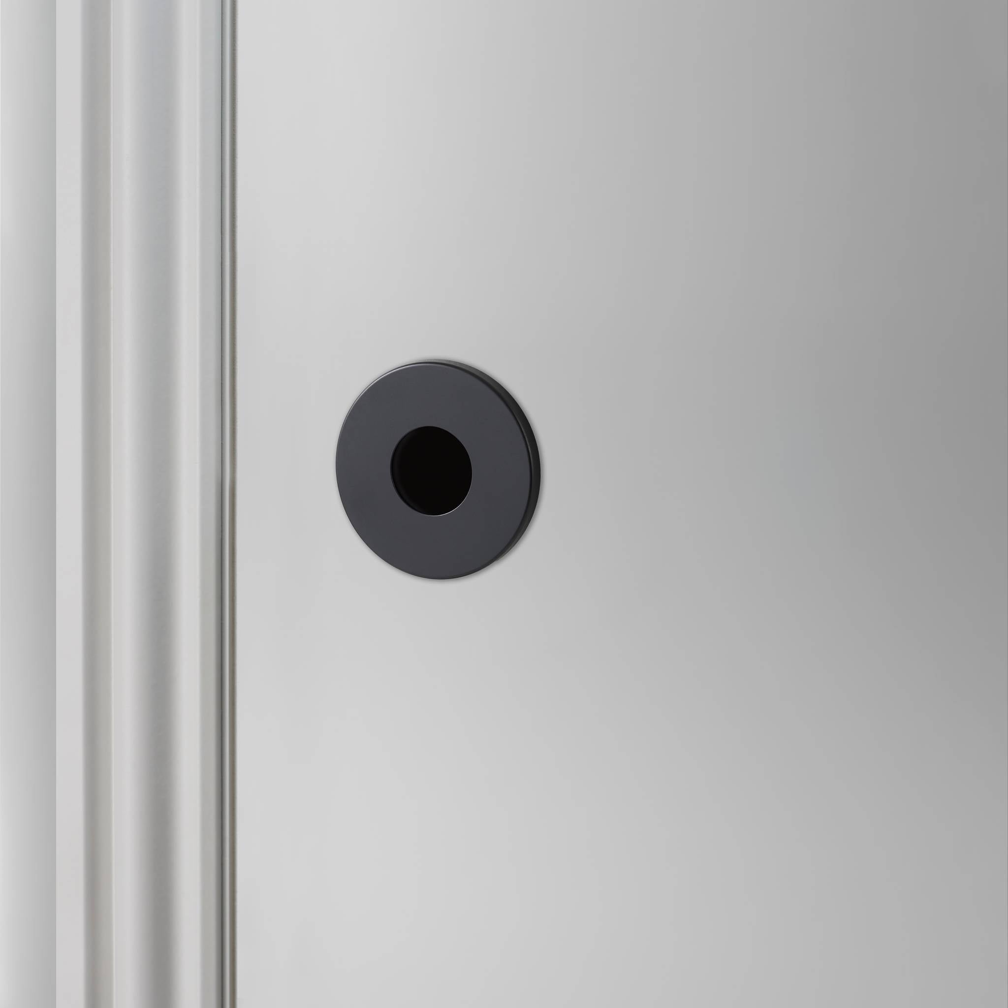 buster + punch | cilinderrozet rond (swiss) | black