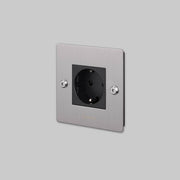 Buster + Punch | Stopcontact 1-voudig Schuko (linear, met logo) | Zilver