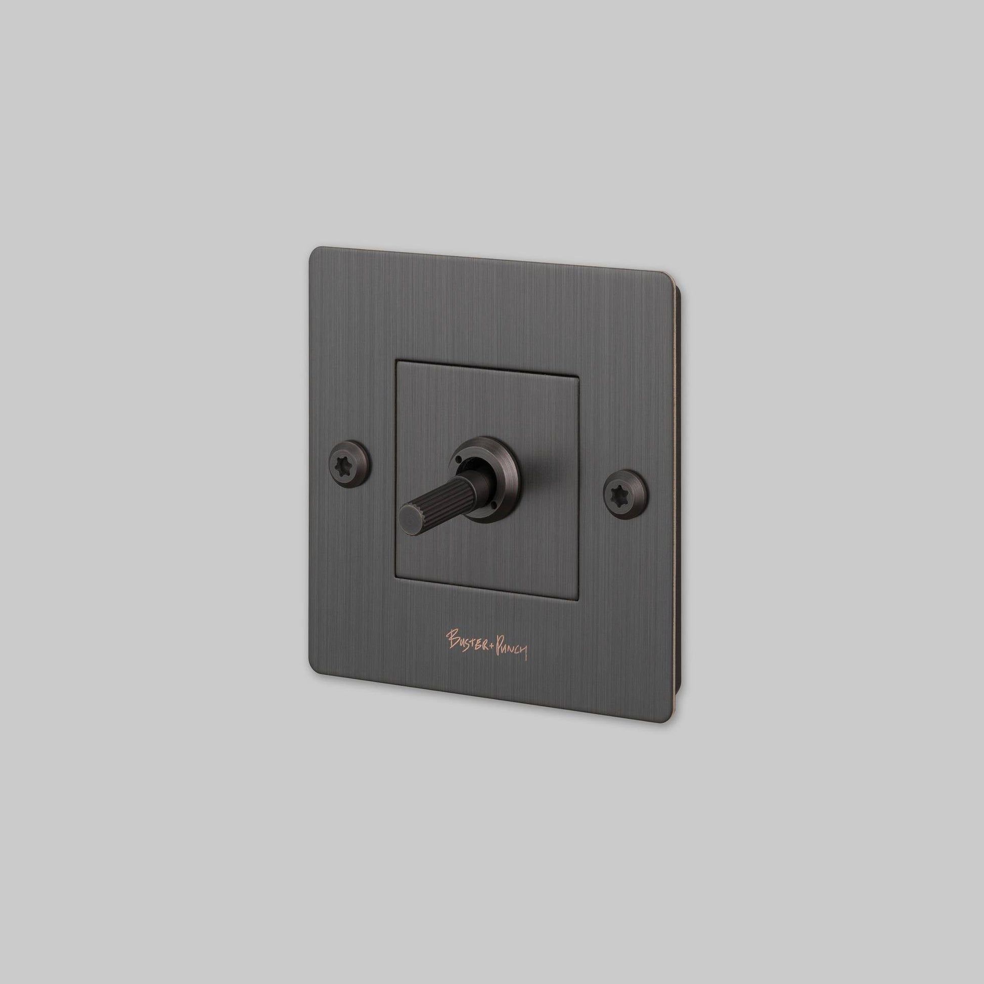 buster + punch | lichtschakelaar 1-voudige tuimelschakelaar linear (met logo) | smoked bronze