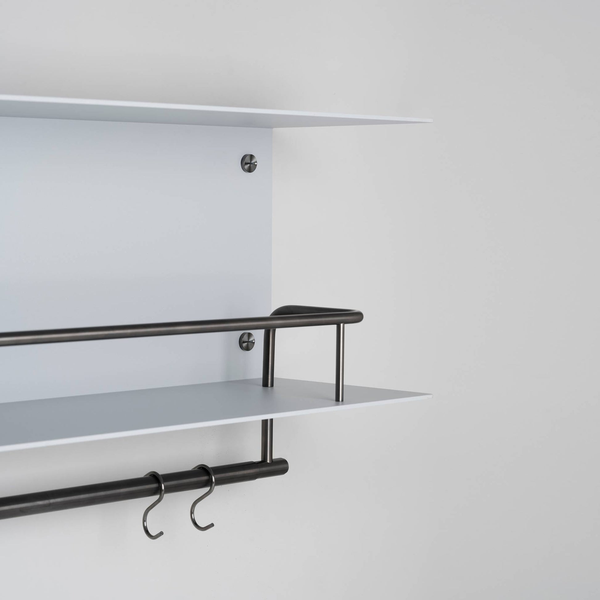 buster + punch | keukenplank hanger grijs | gun metal