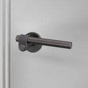 buster + punch cast | deurkruk op rozet | smoked bronze