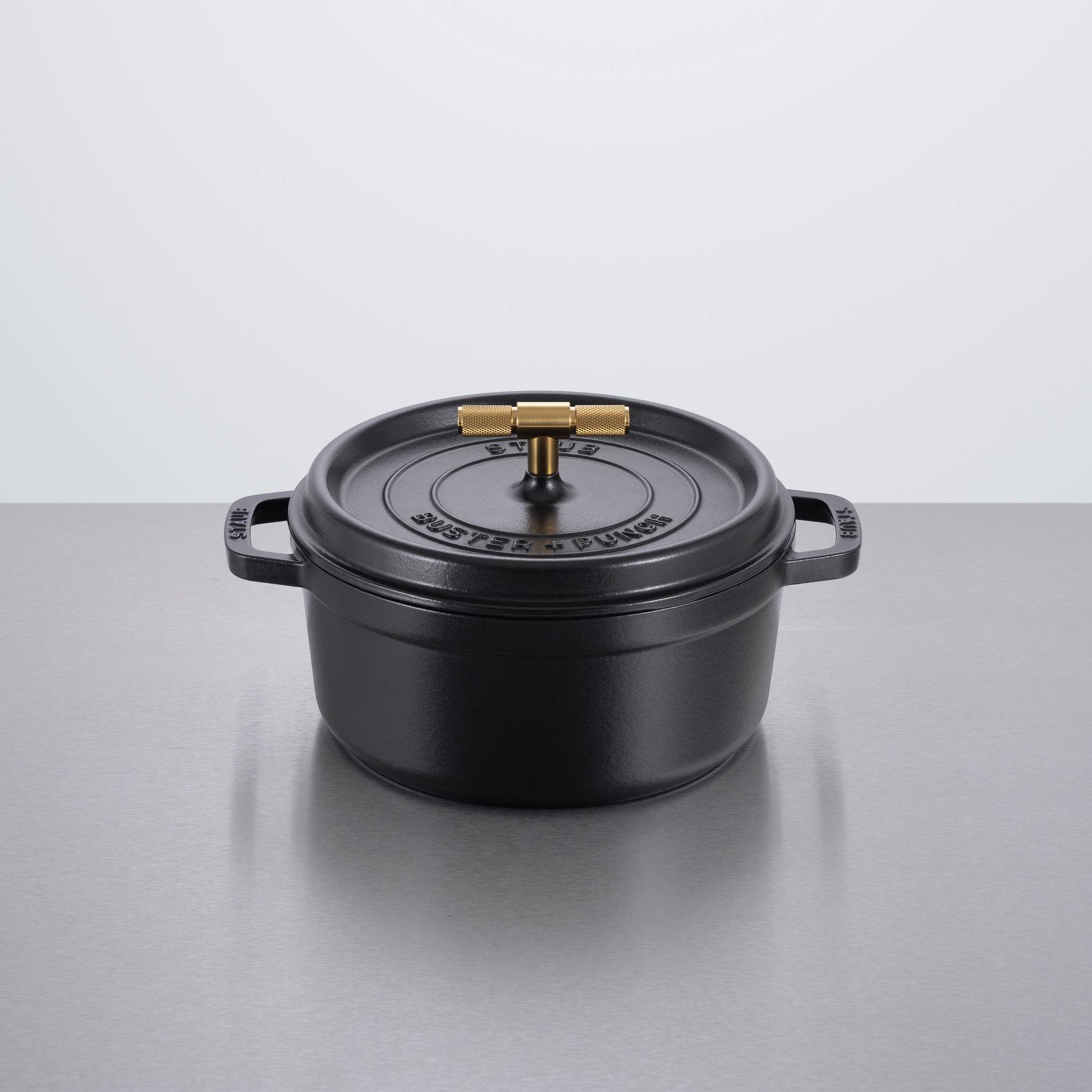 Buster + Punch | Cocotte Cross Staub 24 cm | Goud