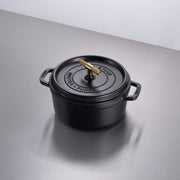 Buster + Punch | Cocotte Cross Staub 24 cm | Goud