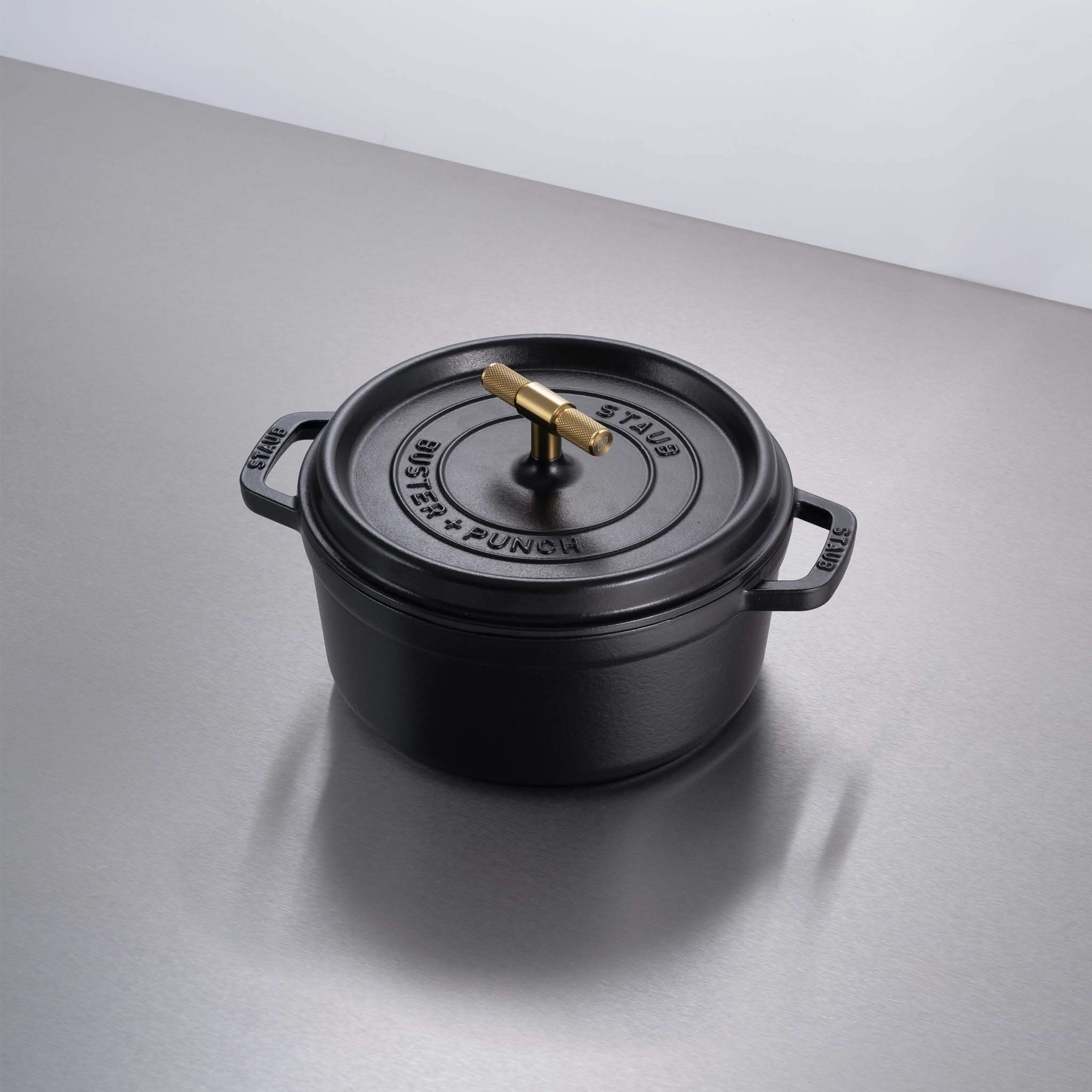 Buster + Punch | Cocotte Cross Staub 24 cm | Goud