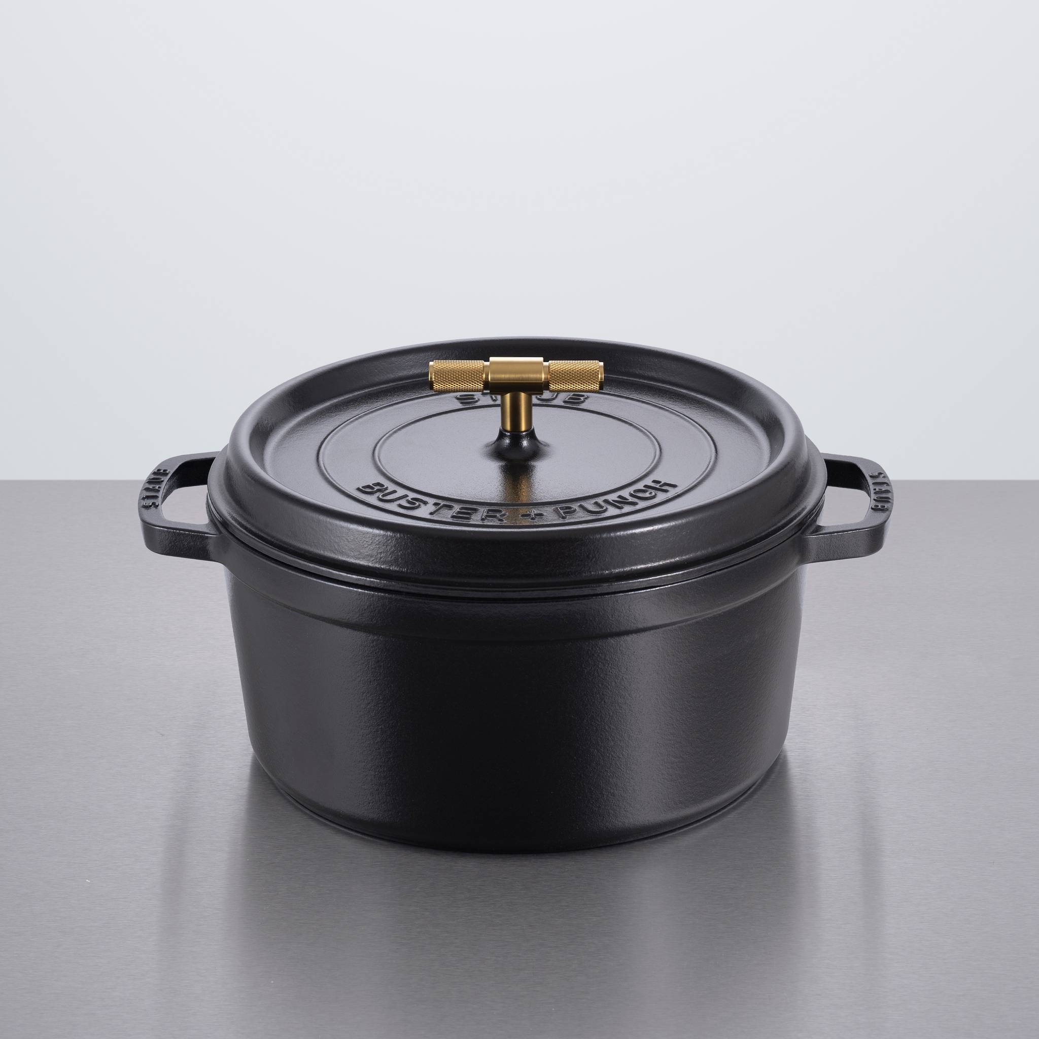 Buster + Punch | Cocotte Cross Staub 28 cm | Goud