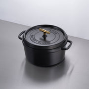 Buster + Punch | Cocotte Cross Staub 28 cm | Goud