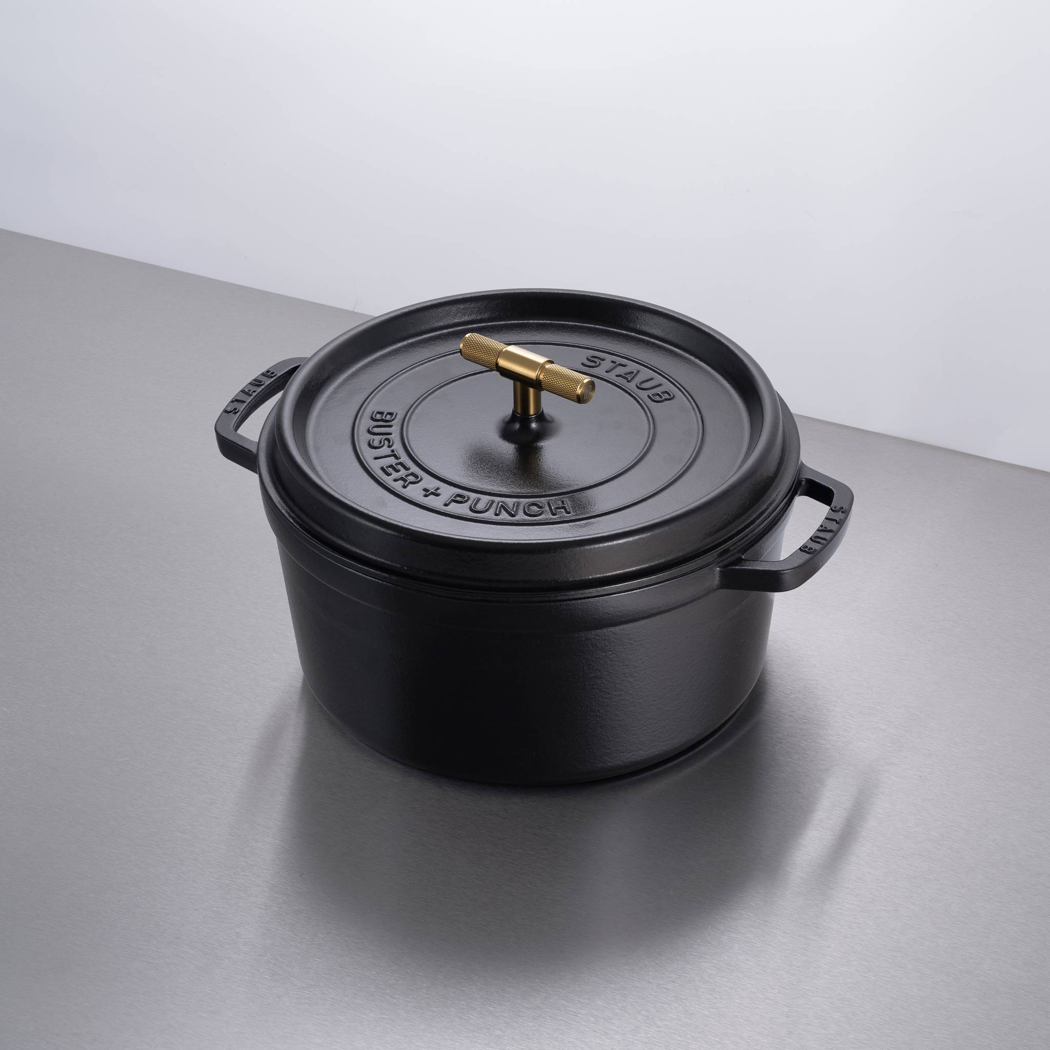 Buster + Punch | Cocotte Cross Staub 28 cm | Goud