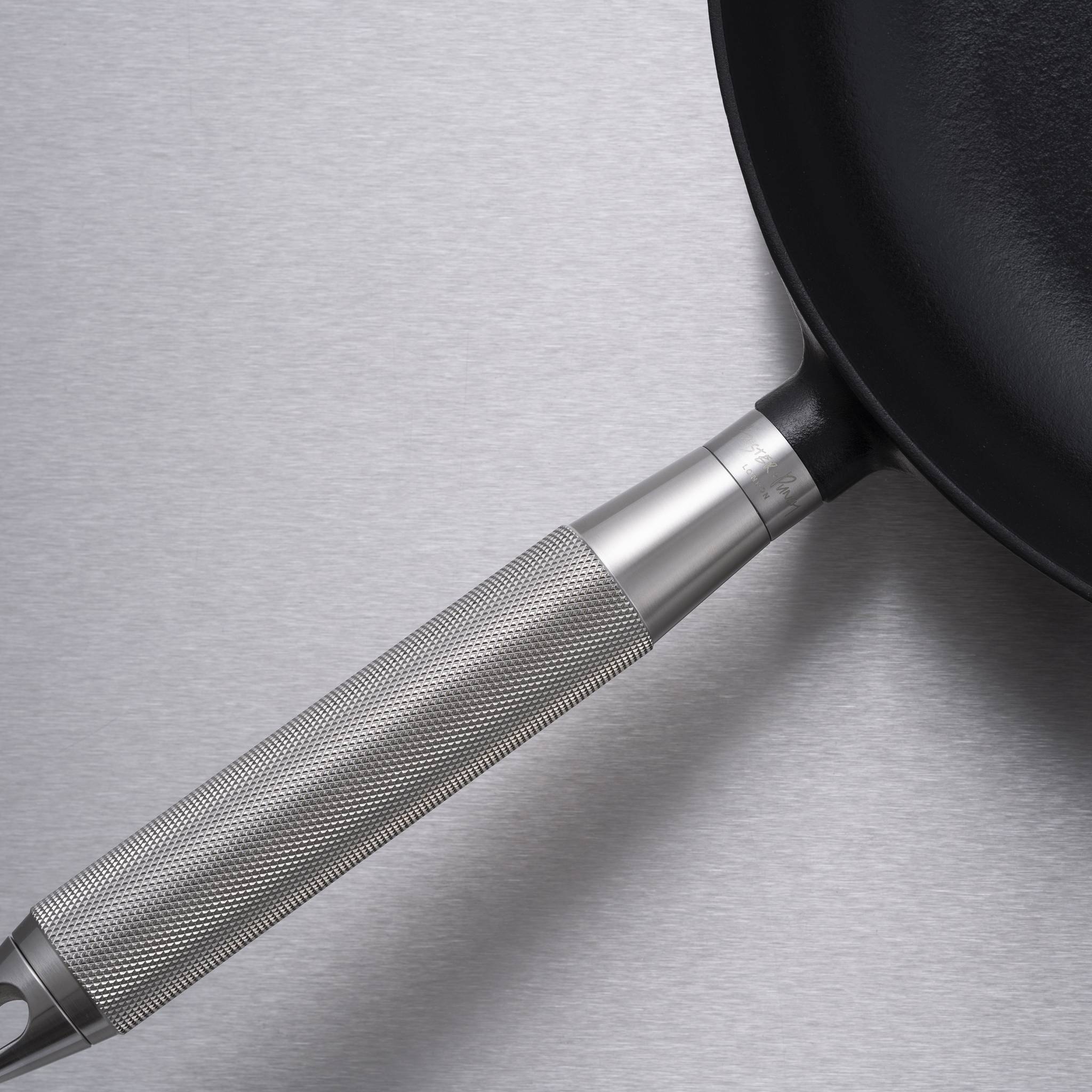 Buster + Punch | Koekenpan Cross Staub 28 cm | Zilver