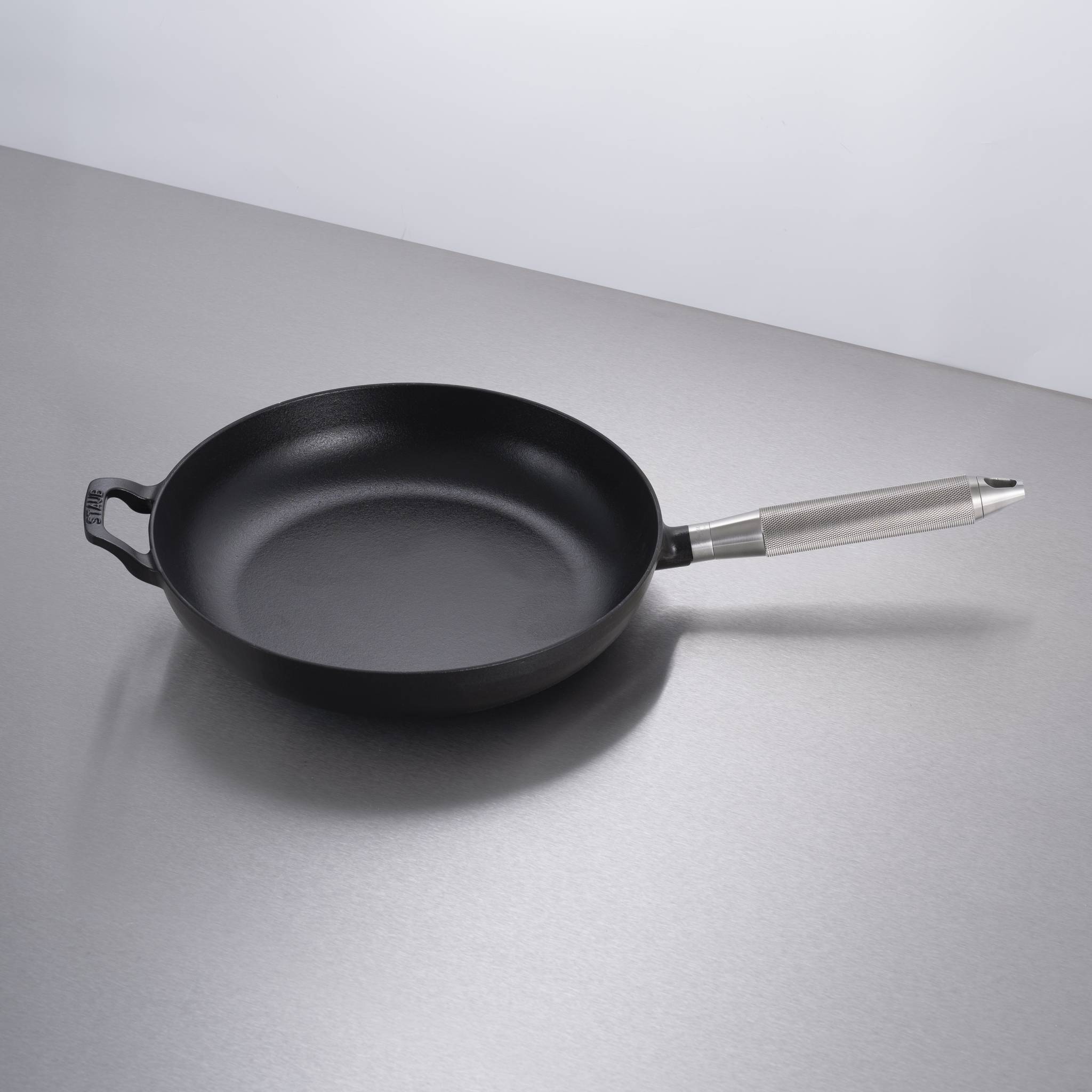 Buster + Punch | Koekenpan Cross Staub 28 cm | Zilver