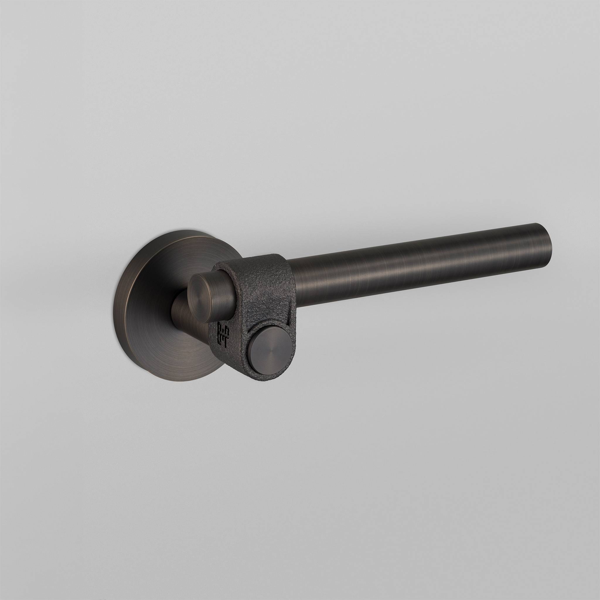 buster + punch cast | deurkruk op rozet (swe) | smoked bronze